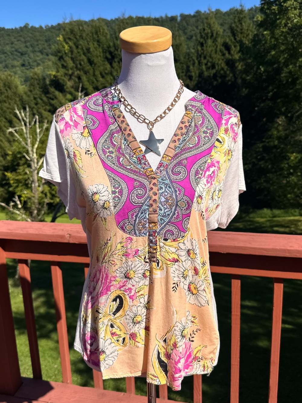 Tiny Anthropologie Mixed Media Paisley Floral V-Neck Short Sleeve Top